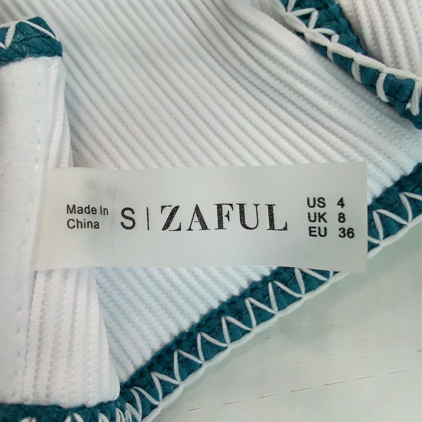 Zaful White Ribbed Triangle Bikini Top Blue Whip Stitch Trim Women’s SM (US 4)