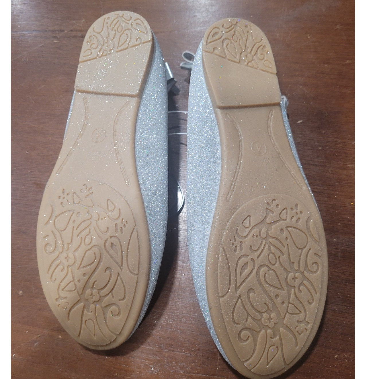 Kensie Girl Girls’ Silver Glitter Ballet Flats – Size 4 Big Kid