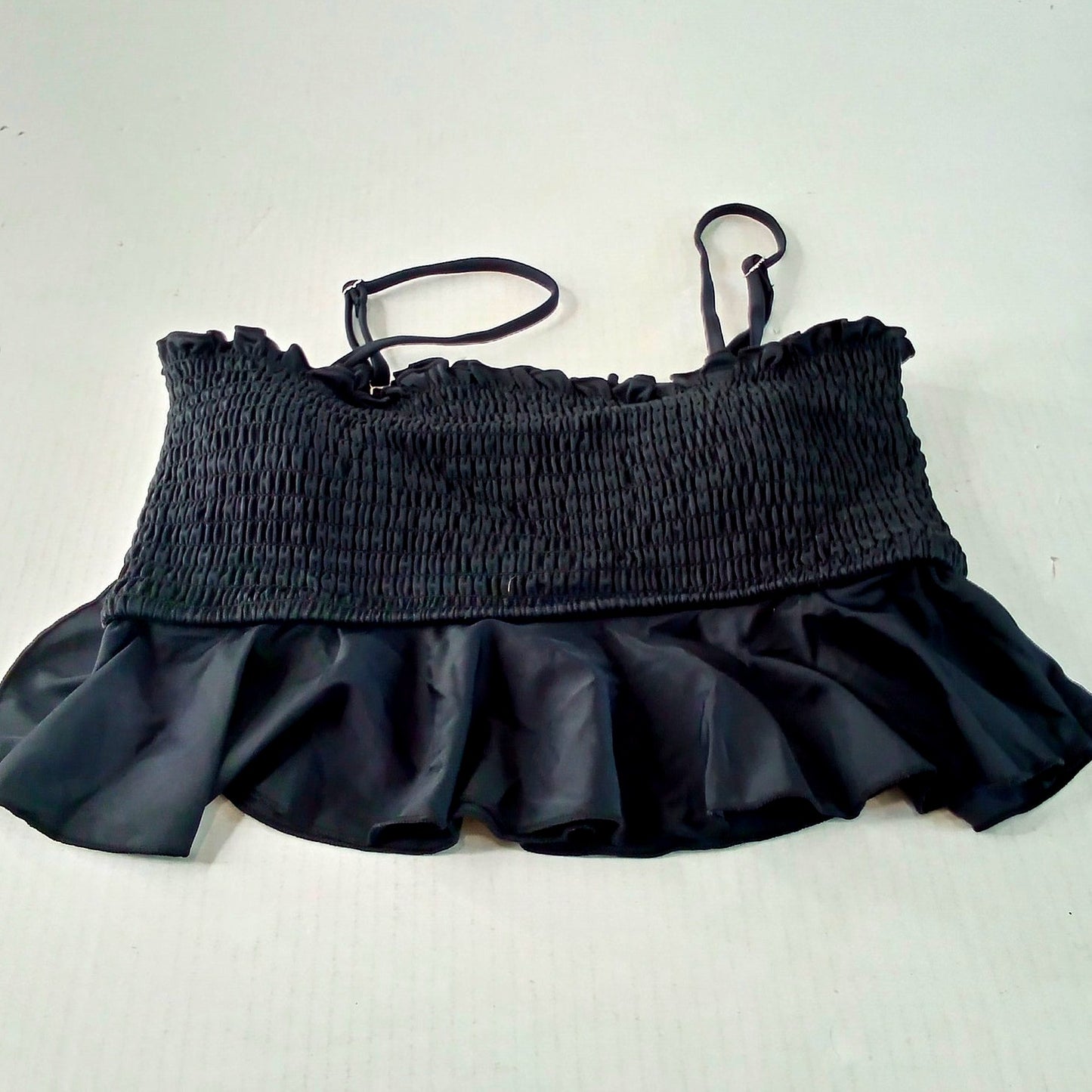 Cupshe Smocked Ruffle Hem Swimsuit Top Black M (8), Adjustable Straps