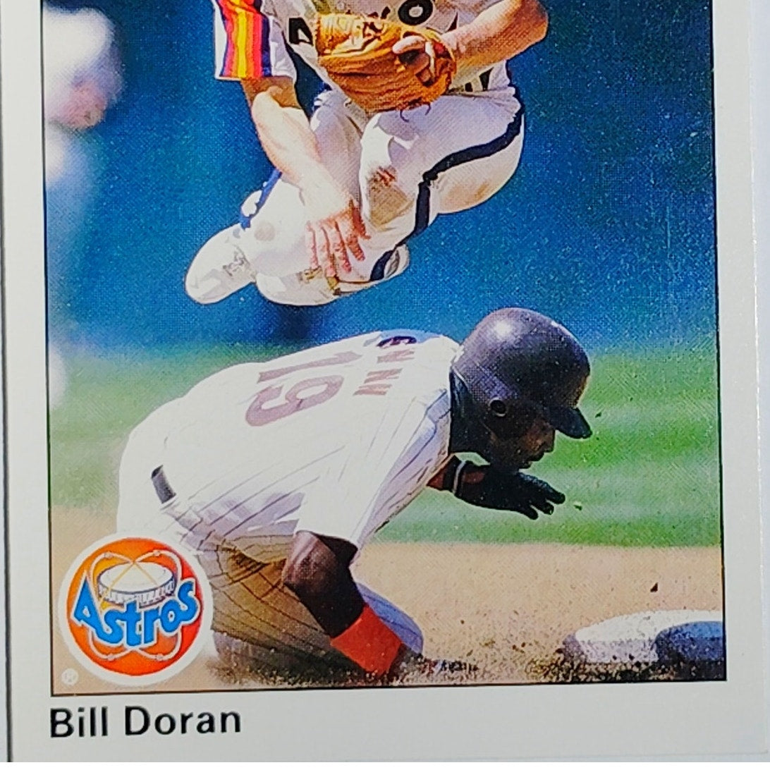 1990 Upper Deck Bill Doran #198 Houston Astros Second Base Action Shot - VG/EX