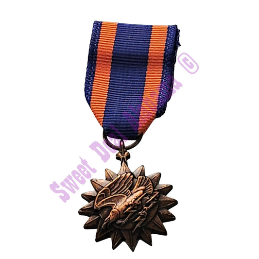 Air Medal Mini Medal (3/4"D) Ribbon (3/4"W) Overall (2-1/4"H)