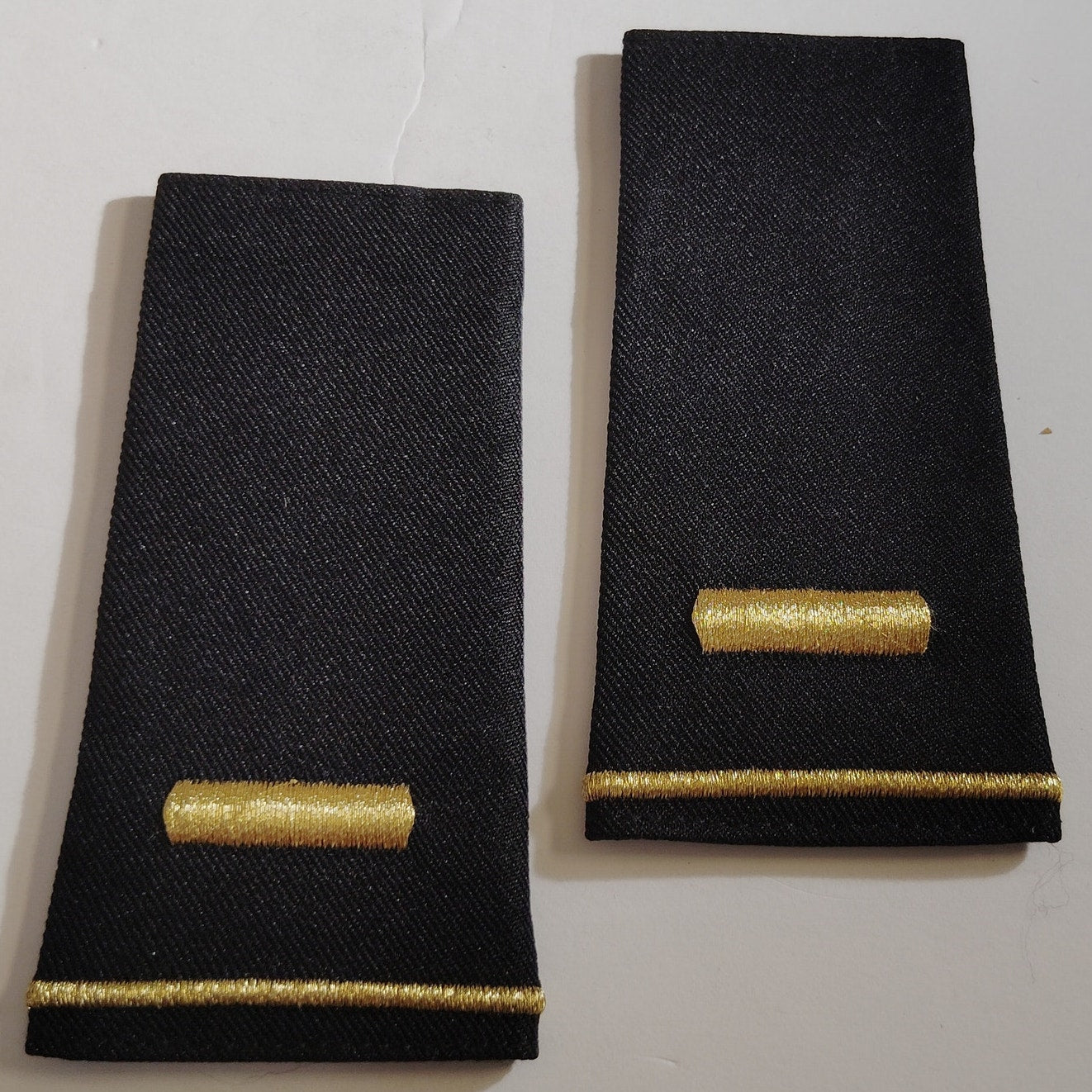 U.S. Army 2LT O‑1 Officer Shoulder Marks Epaulets Novelty 3‑1/2" × 2‑1/4"