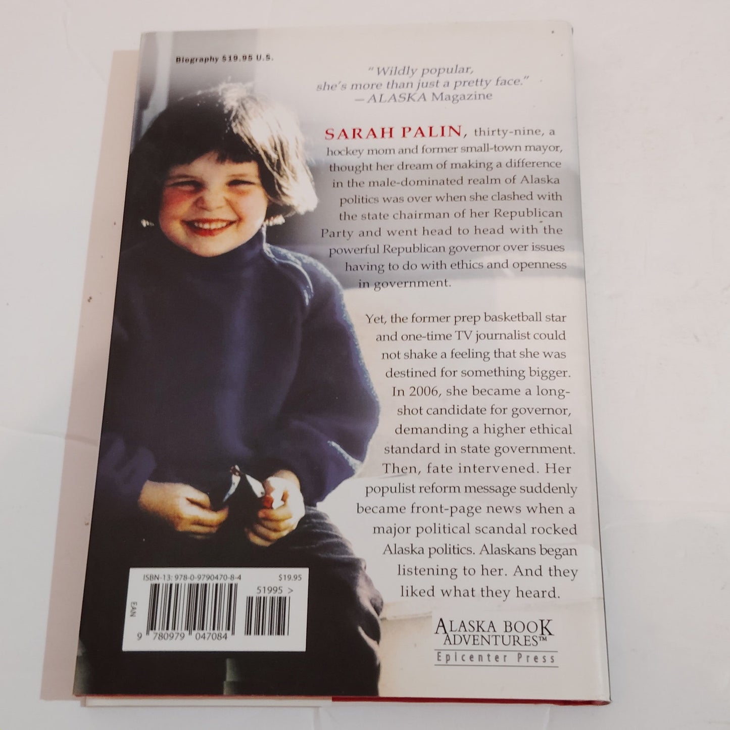 Sarah Hockey Mom Alaska 2007 Hardcover LN Palin Biography Bonus Newspaper Clips