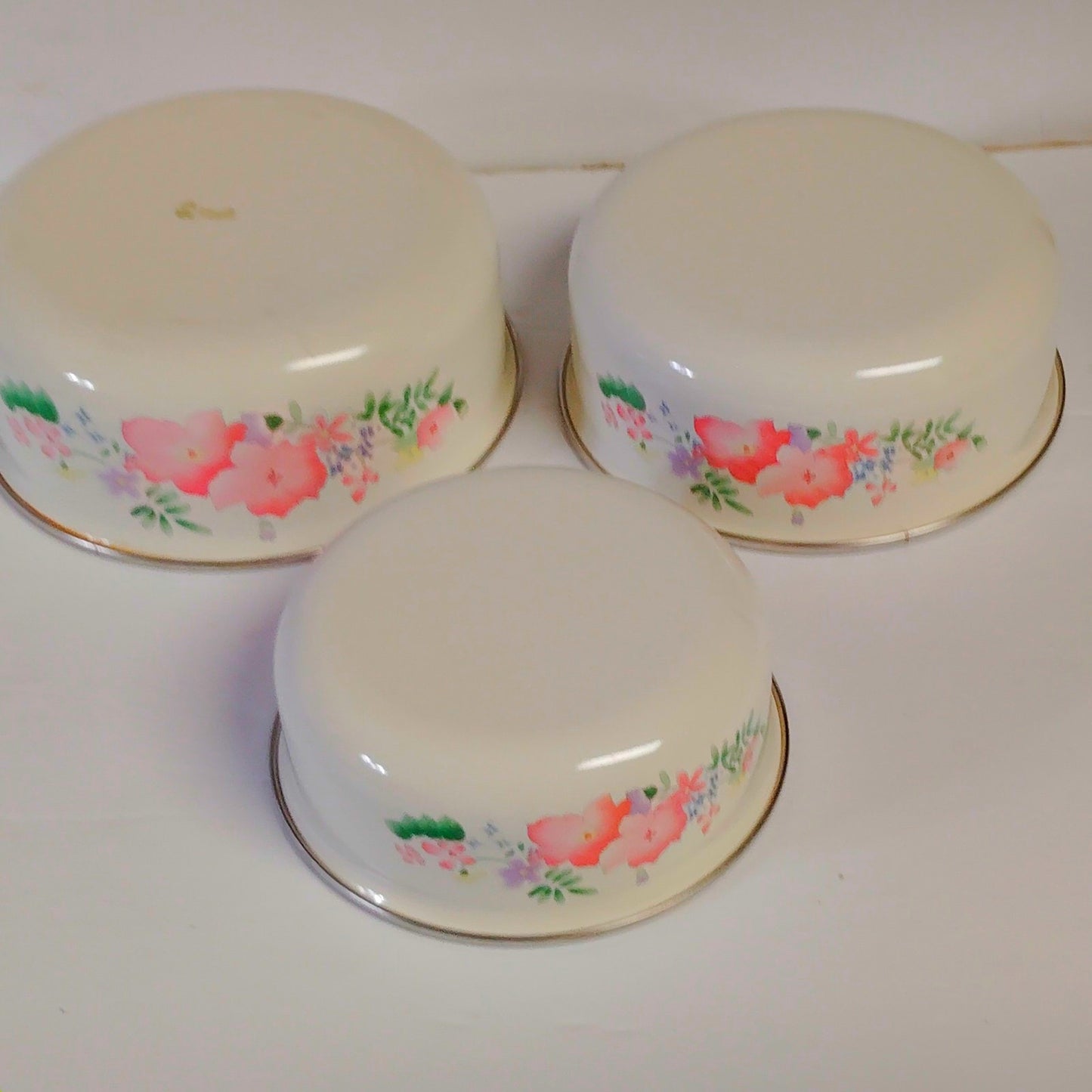 VTG Pink Floral Enameled Metal Nesting Bowls Set of 3 -  7 1/4", 6 3/4", 5 7/8"