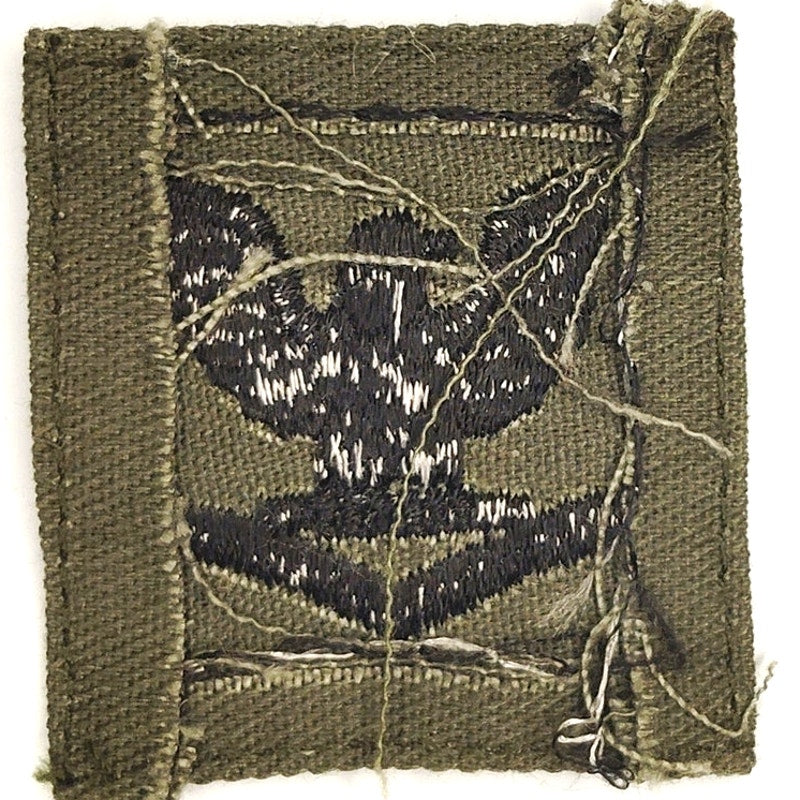 Vintage US Navy PO3 E‑4 Subdued Cap Device Patch ODG Black TE 1‑7/8" × 1‑5/8"