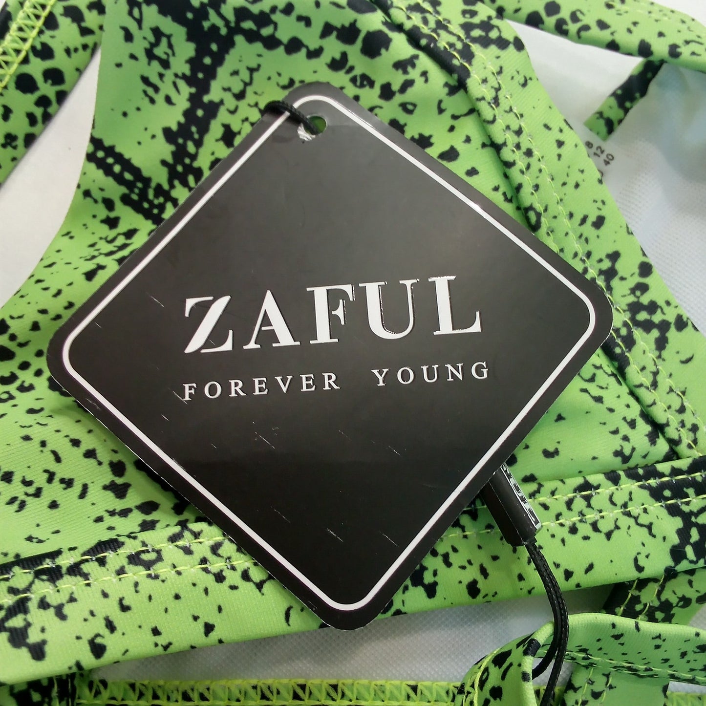 Zaful Green Snake Print Triangle Bikini Top Women’s Large (US 8) Swim