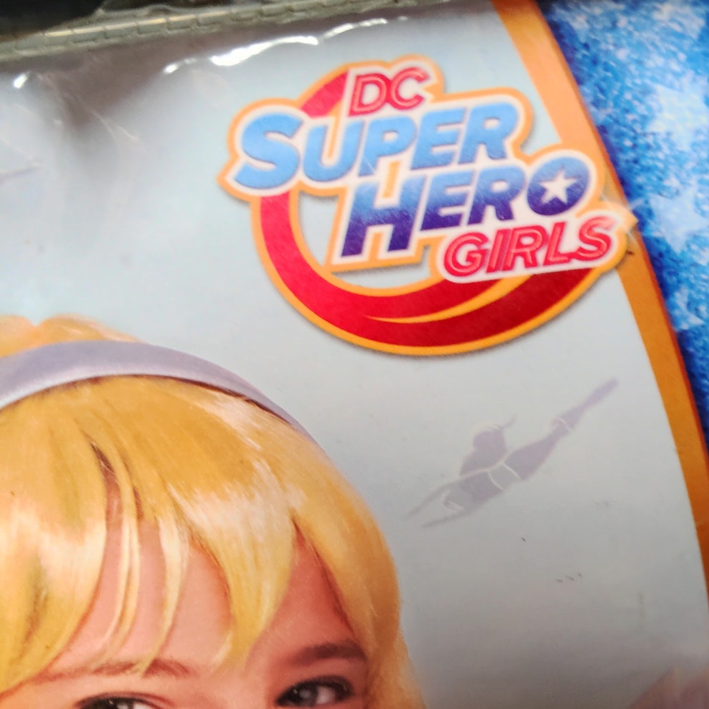 Kids Girls Sassy Supergirl Wig – DC Super Hero, Blonde/Yellow