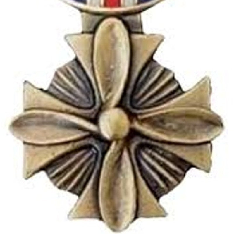 U.S Military Distinguished Flying Cross (DFC) Novelty Hat/Lapel Pin 1.13" × .75"