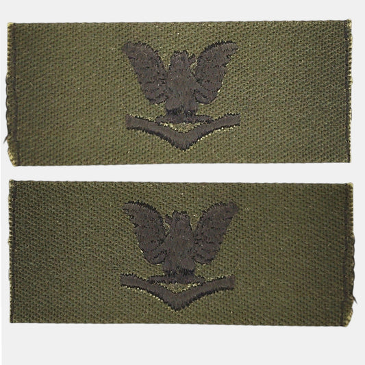 US Navy PO3 E‑4 Collar Device Pair Subdued Black on Green 2‑3/8" × 1"