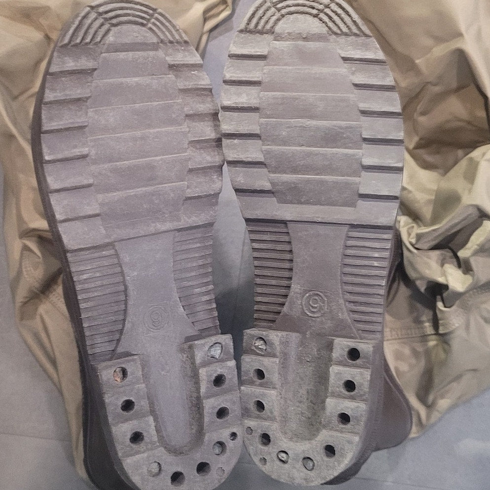 White River Three Forks Lug Sold Chest Waders – Size 9 – Fishing & Hunting Gear