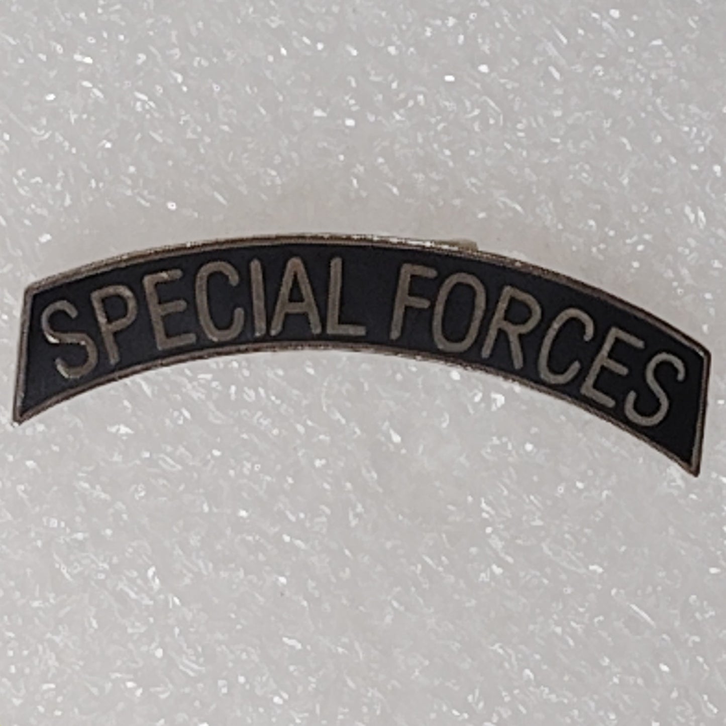 U.S. Army Special Forces Tab Novelty Hat/Lapel/Brooch Pin, Enamel Metal