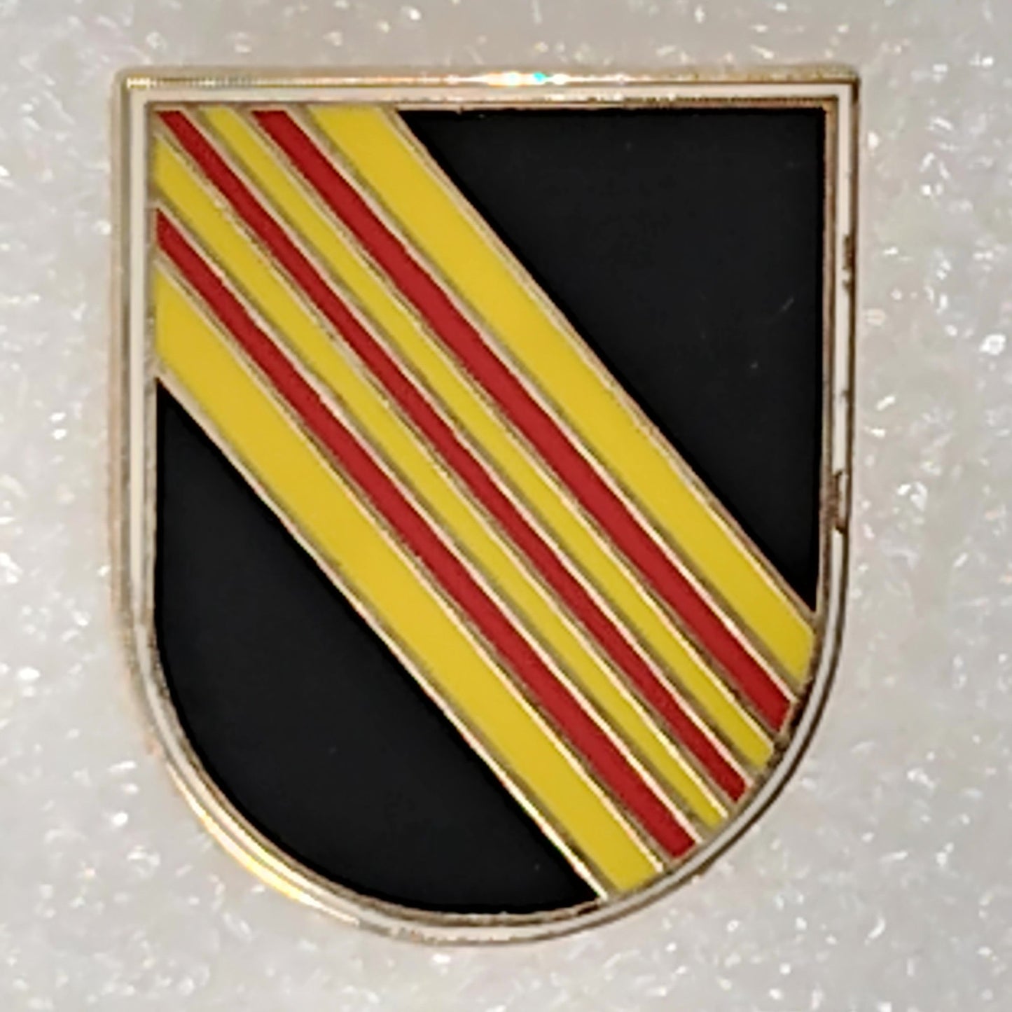 Army 5th Special Forces Group Beret Flash Novelty Hat/Lapel/Brooch Pin, Metal