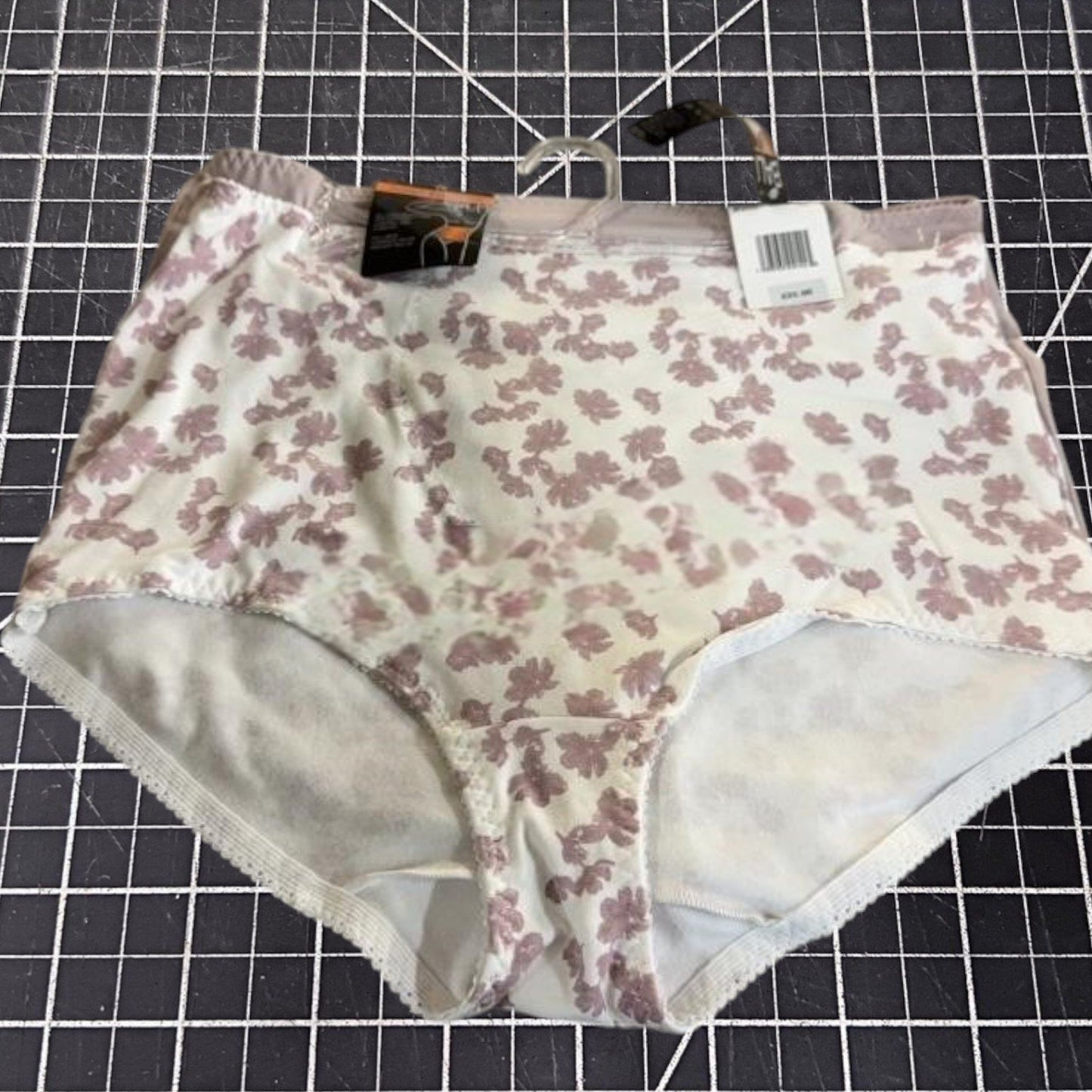 Bali X037 Light Control Stretch Cotton Brief Panty, 2 Pk, White Floral/Gloss, 2X