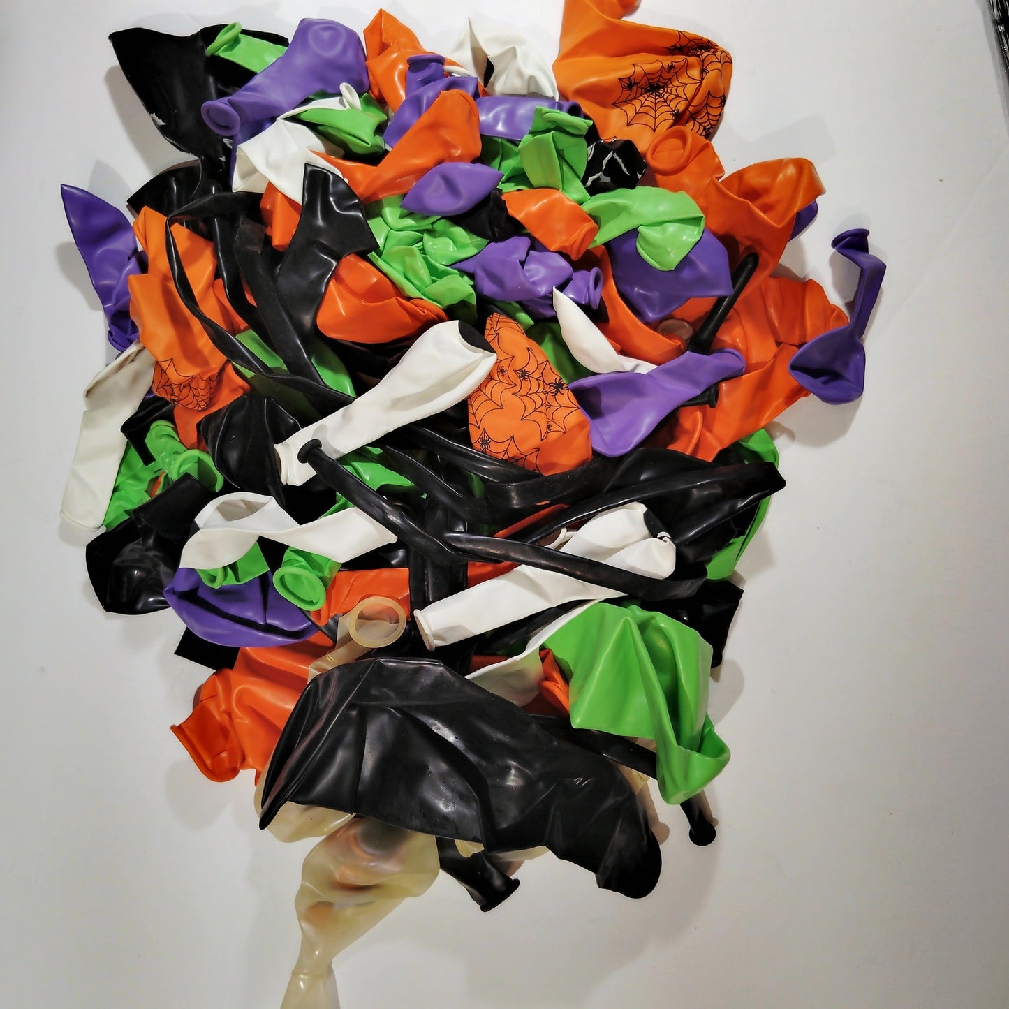 159‑PC Halloween Balloon Kit – Bat Balloon, Tape, Glue, Tie Tool & Instructions