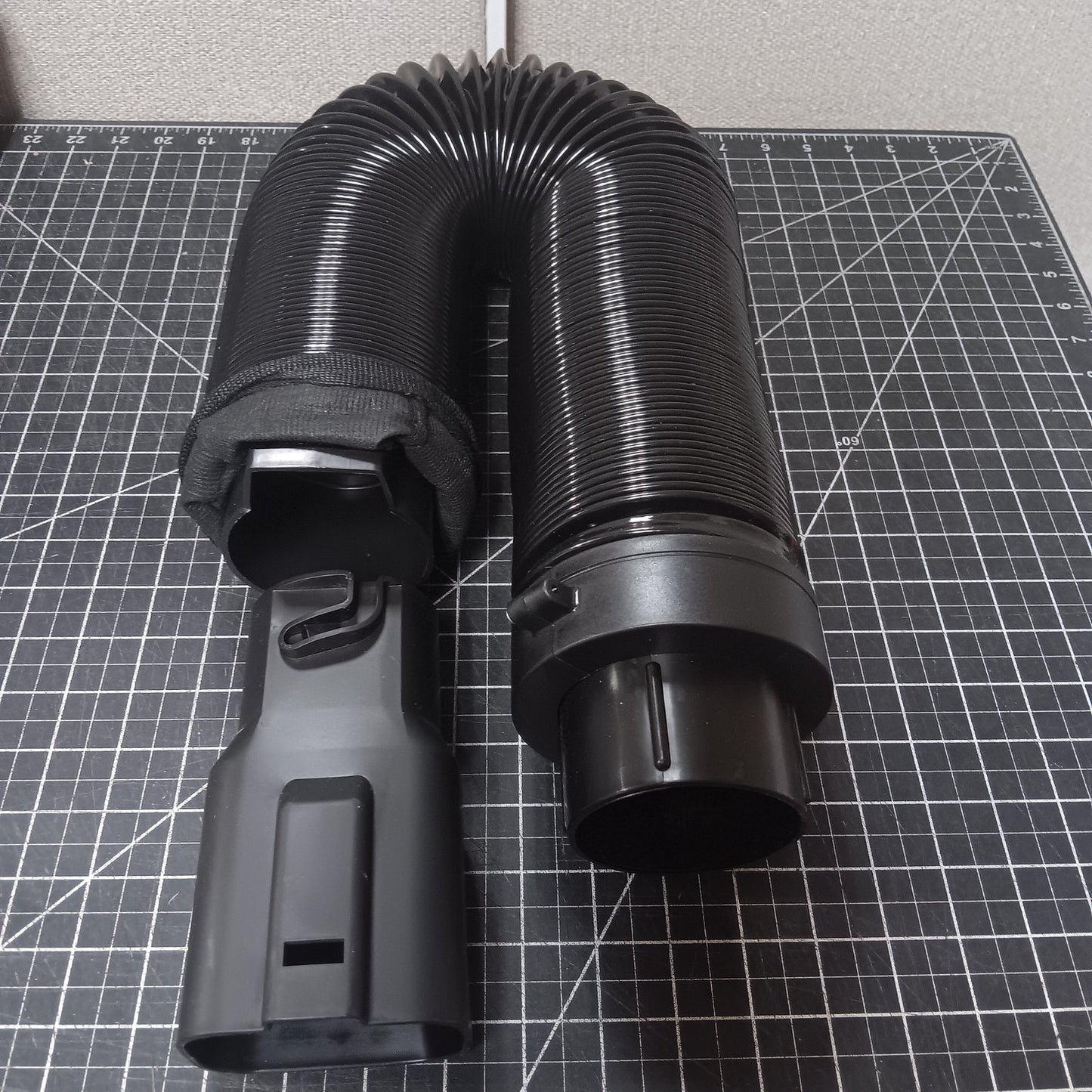 BLACK+DECKER Leaf Collection System BV‑006L 8 ft Hose, Universal Trash Can Cover