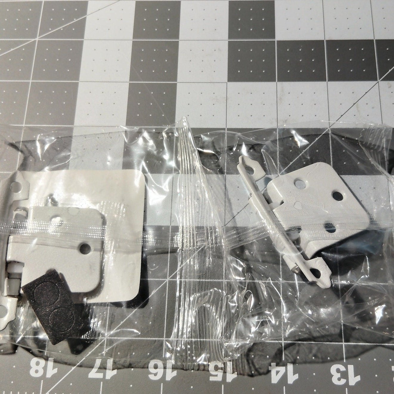 Amerock BP3429 Cabinet Door Hinges – Surface Mount – Self‑Close – White – 1 Pair