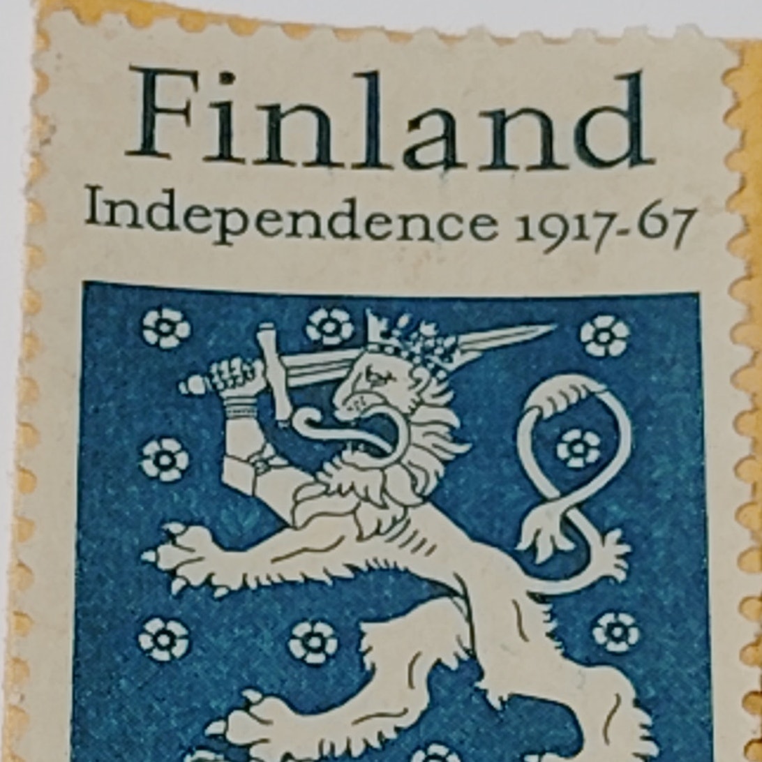 1967 US 5c Finland Independence Stamp - Blue & White Lion Crest Design