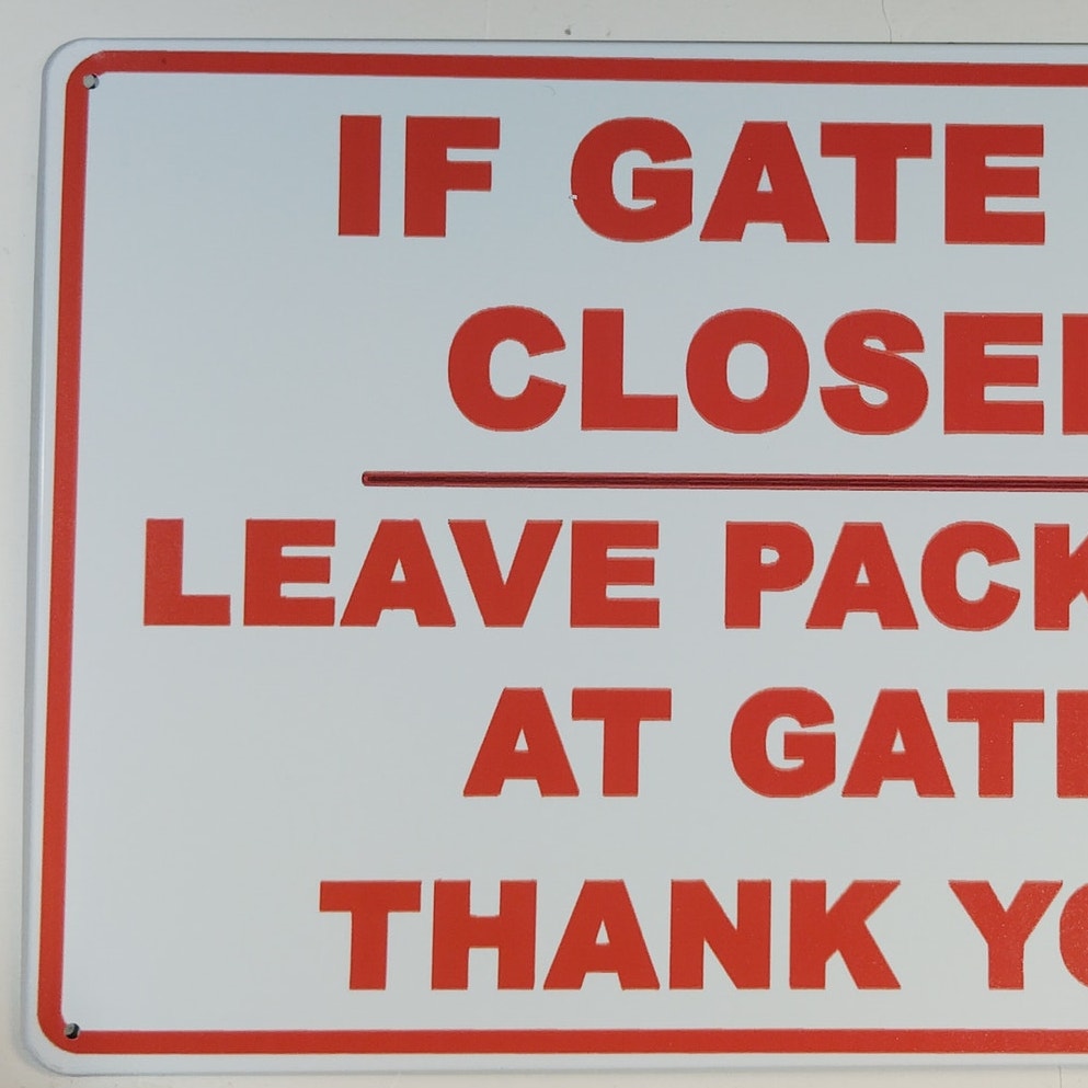 12x8 Tin Sign – “If Gate Is Closed Leave Package at Gate”, Red on White, Delivery Instruction Plaque