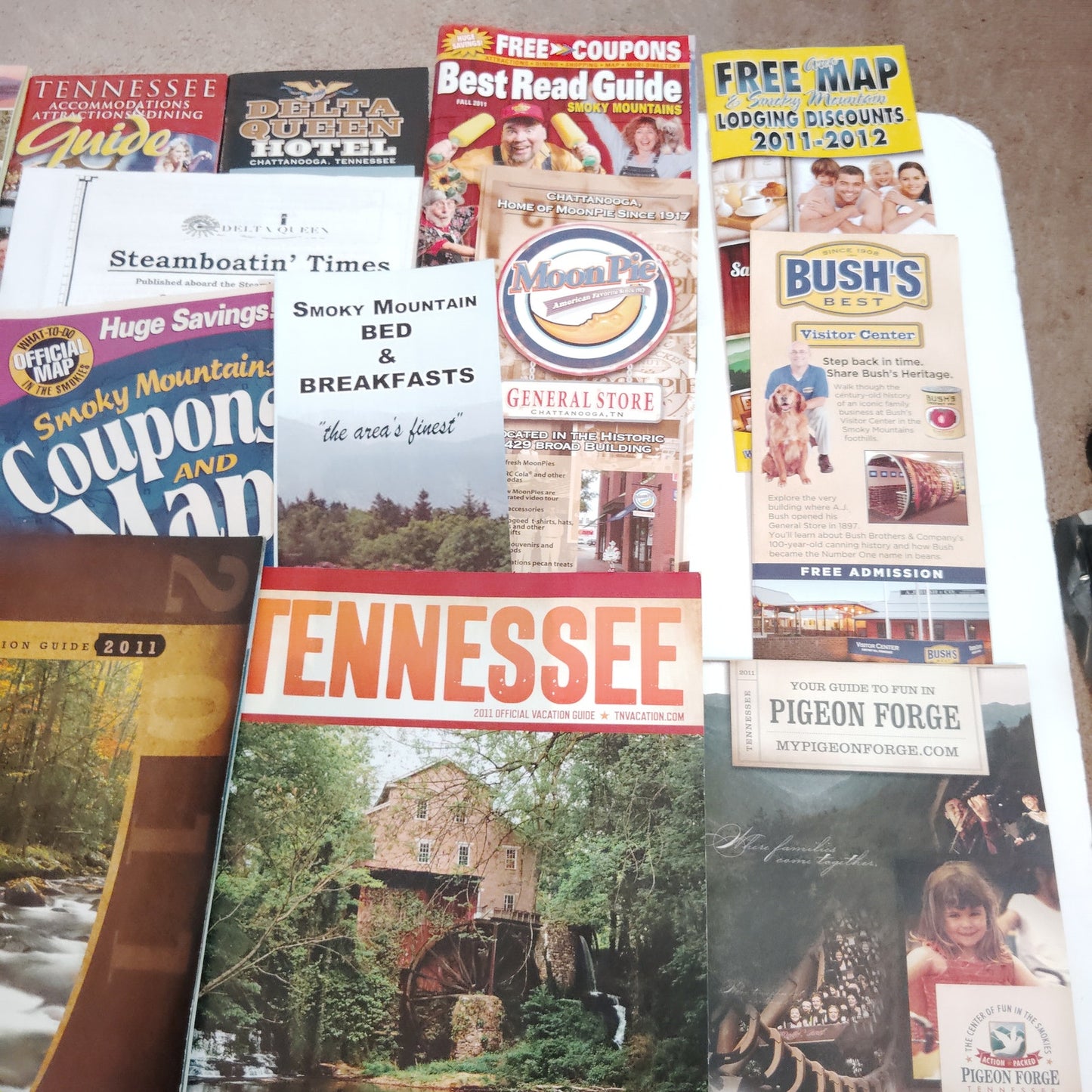 Tennessee Travel Guide & Ephemera Lot (2011) - Delta Queen, Smoky Mountains 3 lb