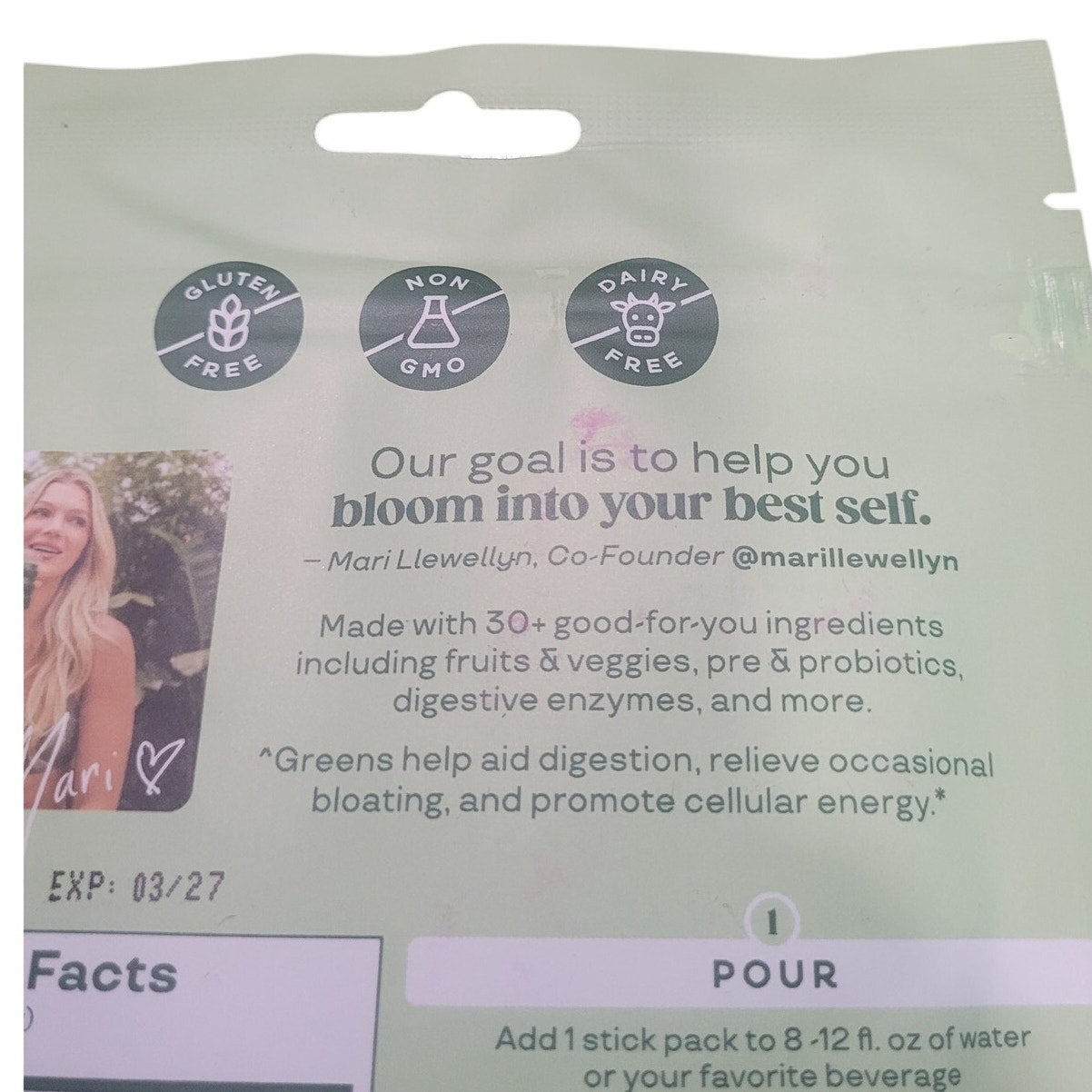 BLOOM NUTRITION Greens and Superfoods Powder Stick Pack – Strawberry Kiwi – 5 Count