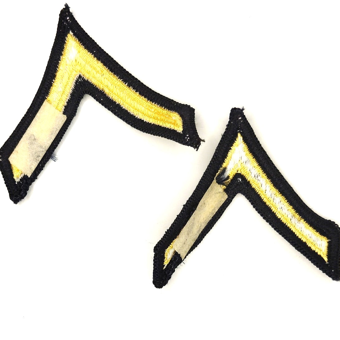 US Army Private E‑2 Rank Chevrons Female Gold on Green Pair Sew‑On