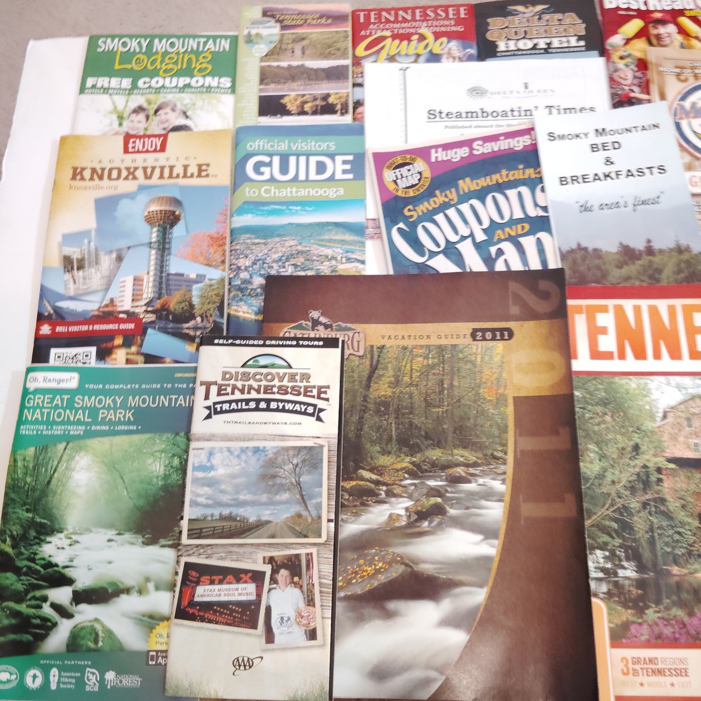 Tennessee Travel Guide & Ephemera Lot (2011) - Delta Queen, Smoky Mountains 3 lb