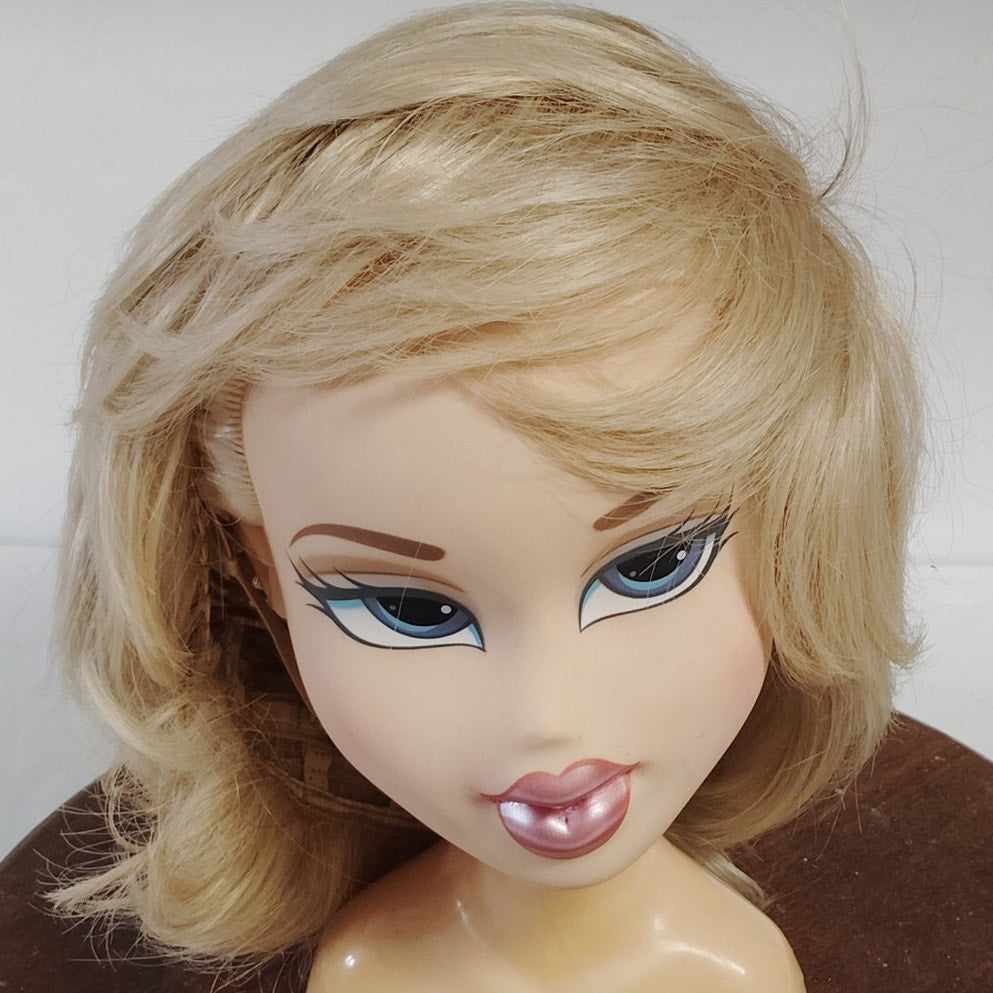Estetica Wig R26/613 Dirty Blonde 100% Modacrylic Fiber Japan Made Indonesia