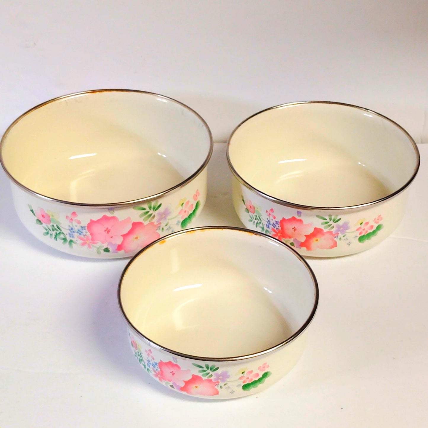 VTG Pink Floral Enameled Metal Nesting Bowls Set of 3 -  7 1/4", 6 3/4", 5 7/8"