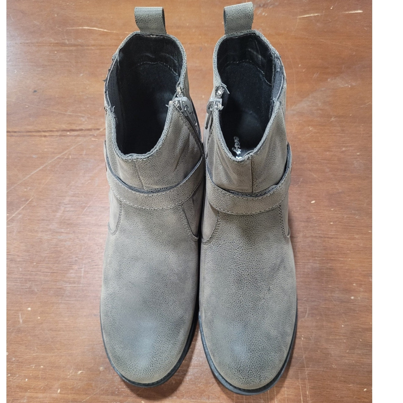 Easy Street Chicory Boot – Grey Matte, Women’s 7.5 Narrow, Block Heel Ankle Boot