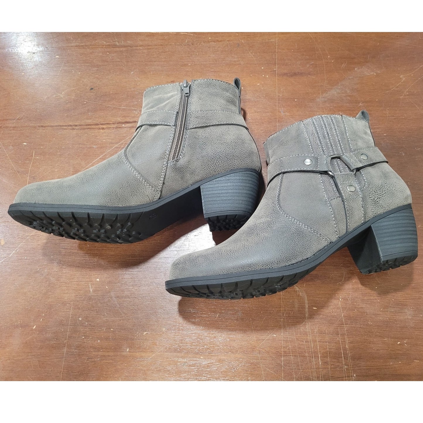 Easy Street Chicory Boot – Grey Matte, Women’s 7.5 Narrow, Block Heel Ankle Boot