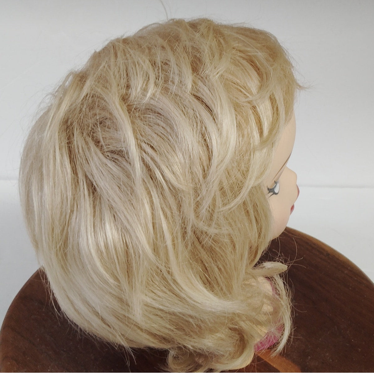 Estetica Wig R26/613 Dirty Blonde 100% Modacrylic Fiber Japan Made Indonesia