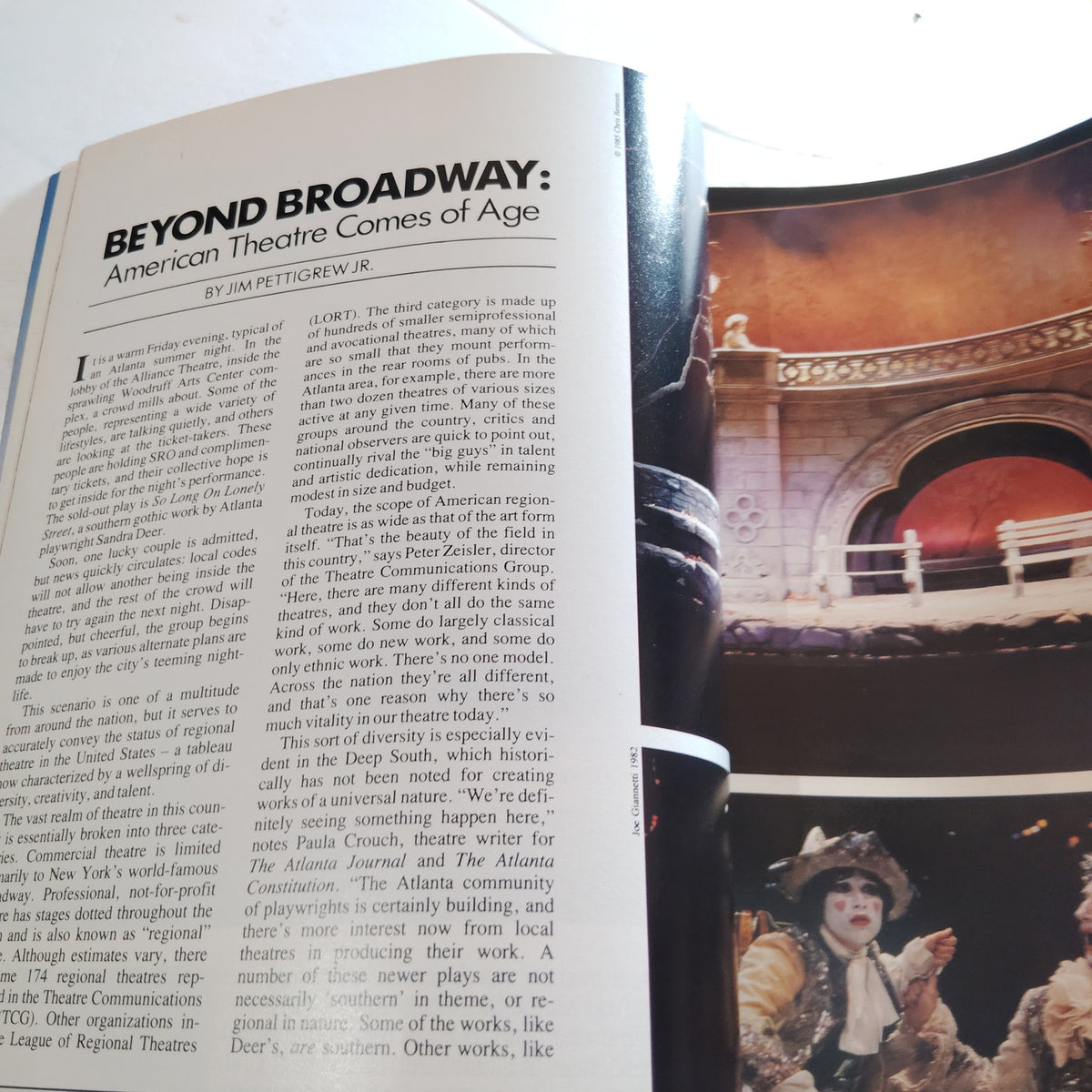 Delta SKY August 1985 In-Flight Magazine - Paper Airplanes, NYC Architecture