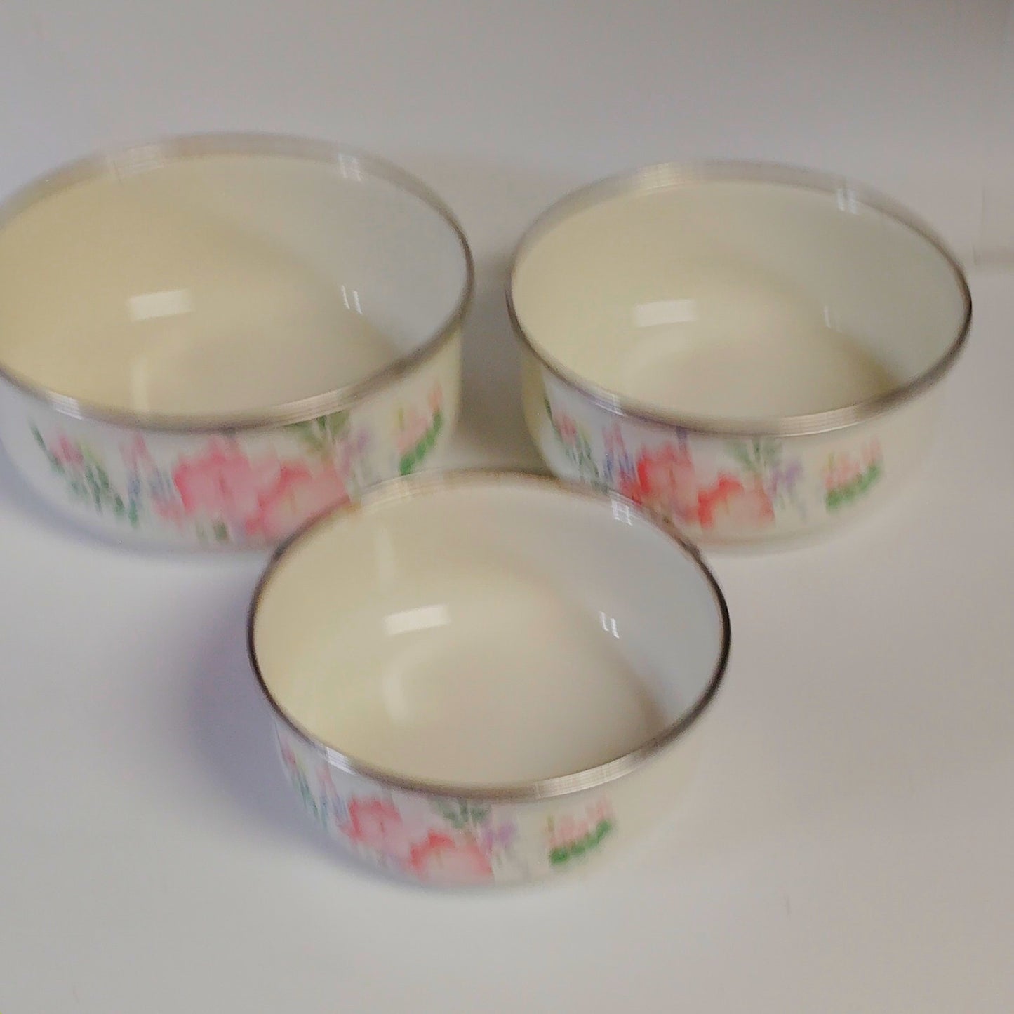 VTG Pink Floral Enameled Metal Nesting Bowls Set of 3 -  7 1/4", 6 3/4", 5 7/8"