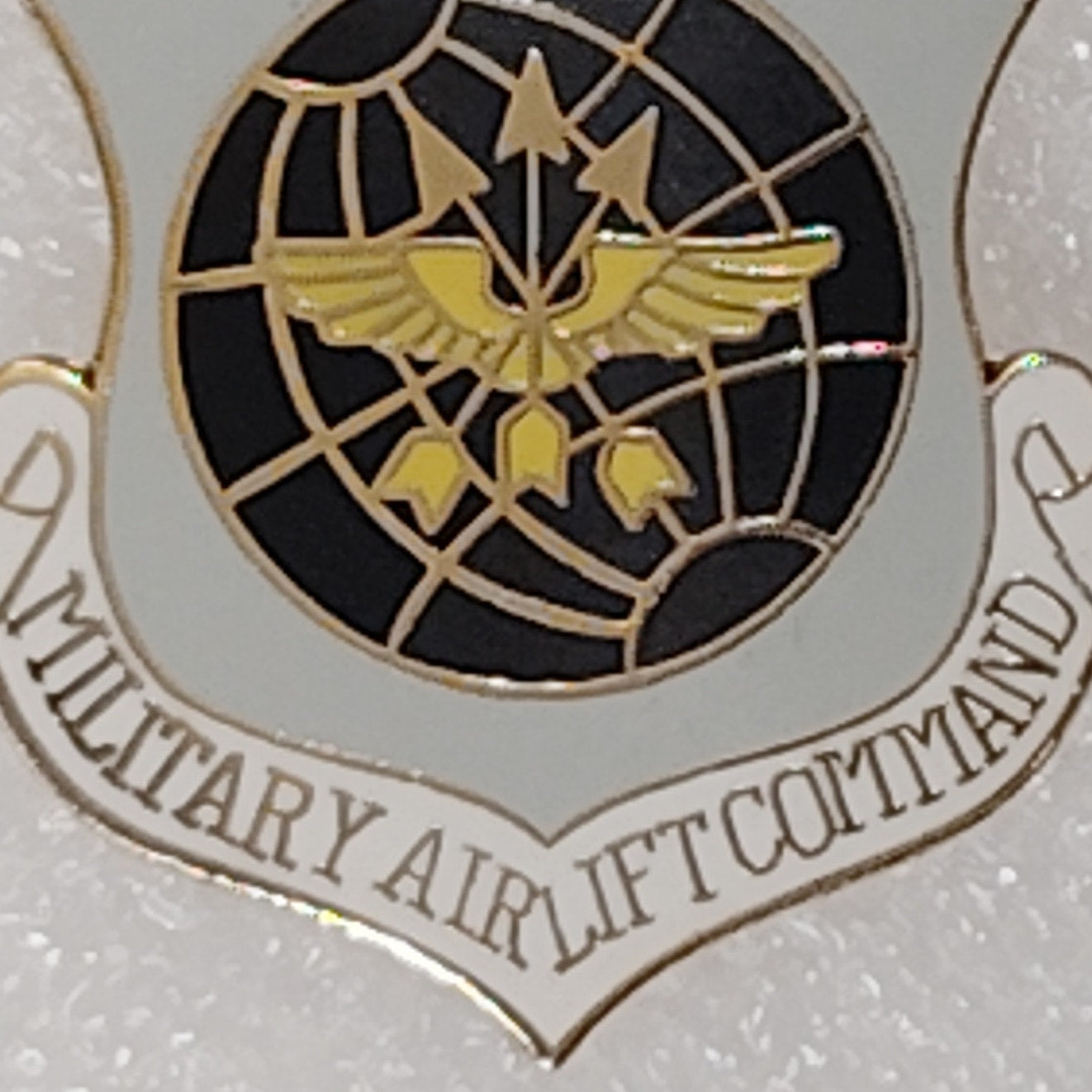 USAF Military Airlift Command Crest Novelty Hat/Lapel/Brooch Pin, Enamel Metal