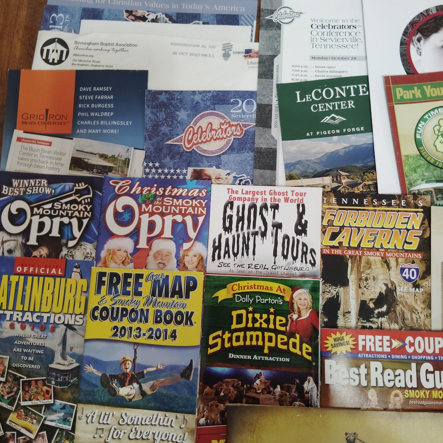 Sevierville TN 2013 Vacation Planner & Tourist Brochures Ephemera Lot Smoky Mtn