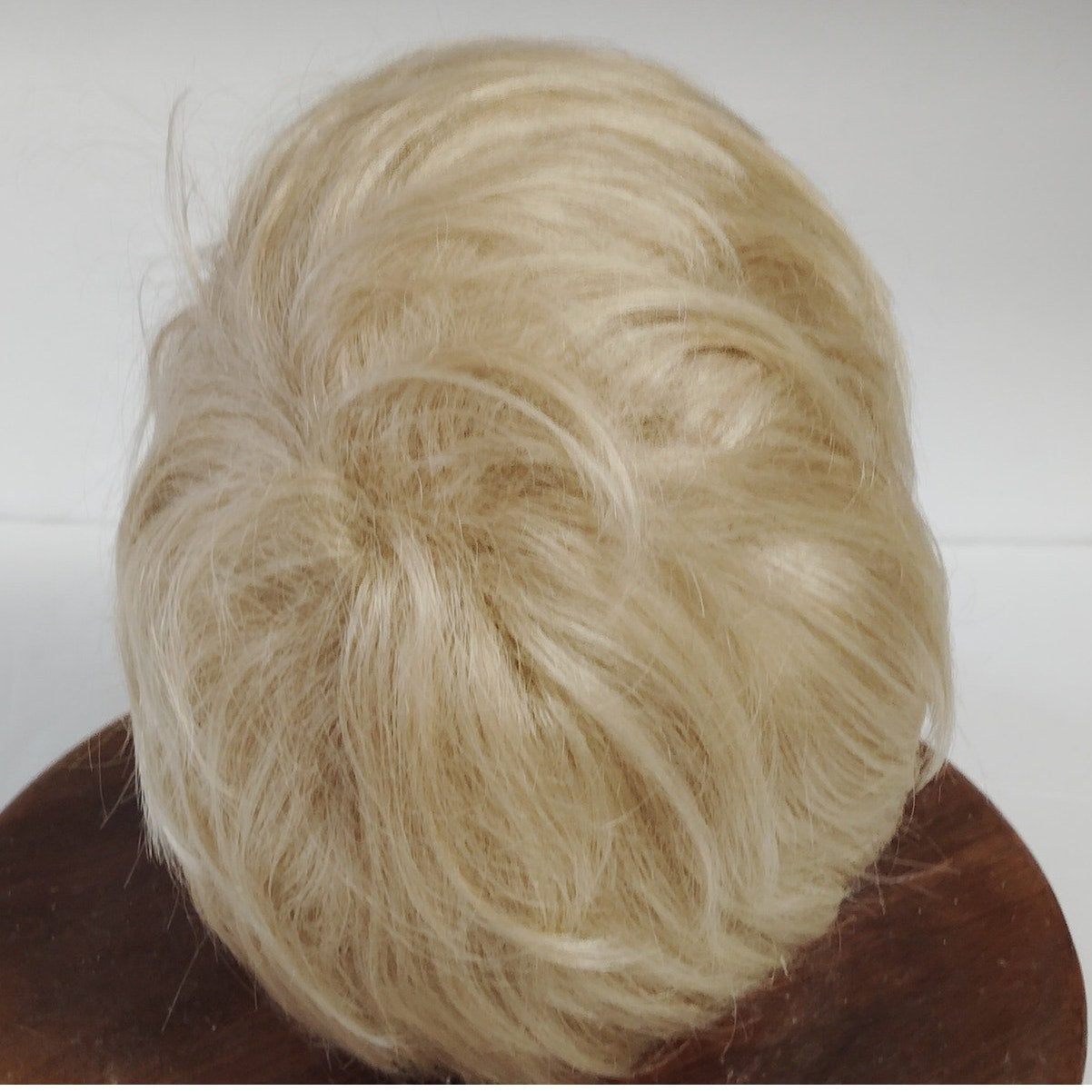 Estetica Wig R26/613 Dirty Blonde 100% Modacrylic Fiber Japan Made Indonesia