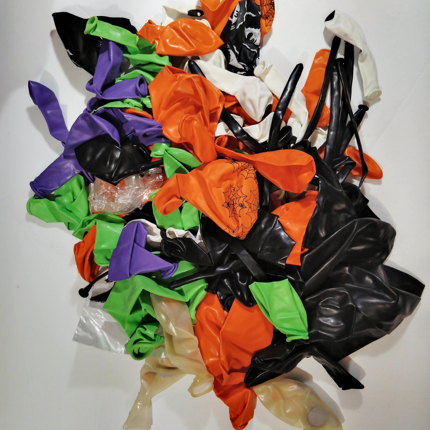 159‑PC Halloween Balloon Kit – Bat Balloon, Tape, Glue, Tie Tool & Instructions