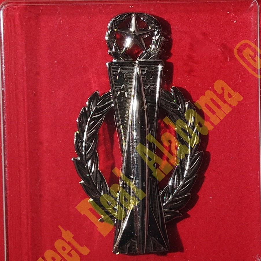 Vanguard USAF Master Missile Operator Badge Pin, Mirror Finish 2-1/4"H x 1-1/4"W