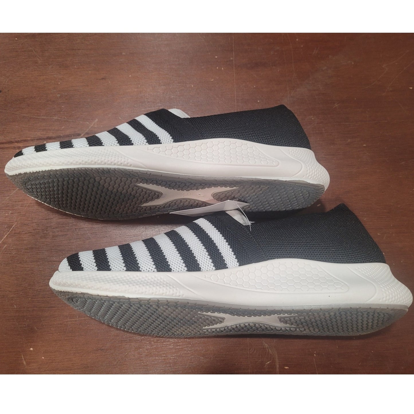 Sail Women’s Wave Slip-On Tennis Sneaker – Black, Size 9