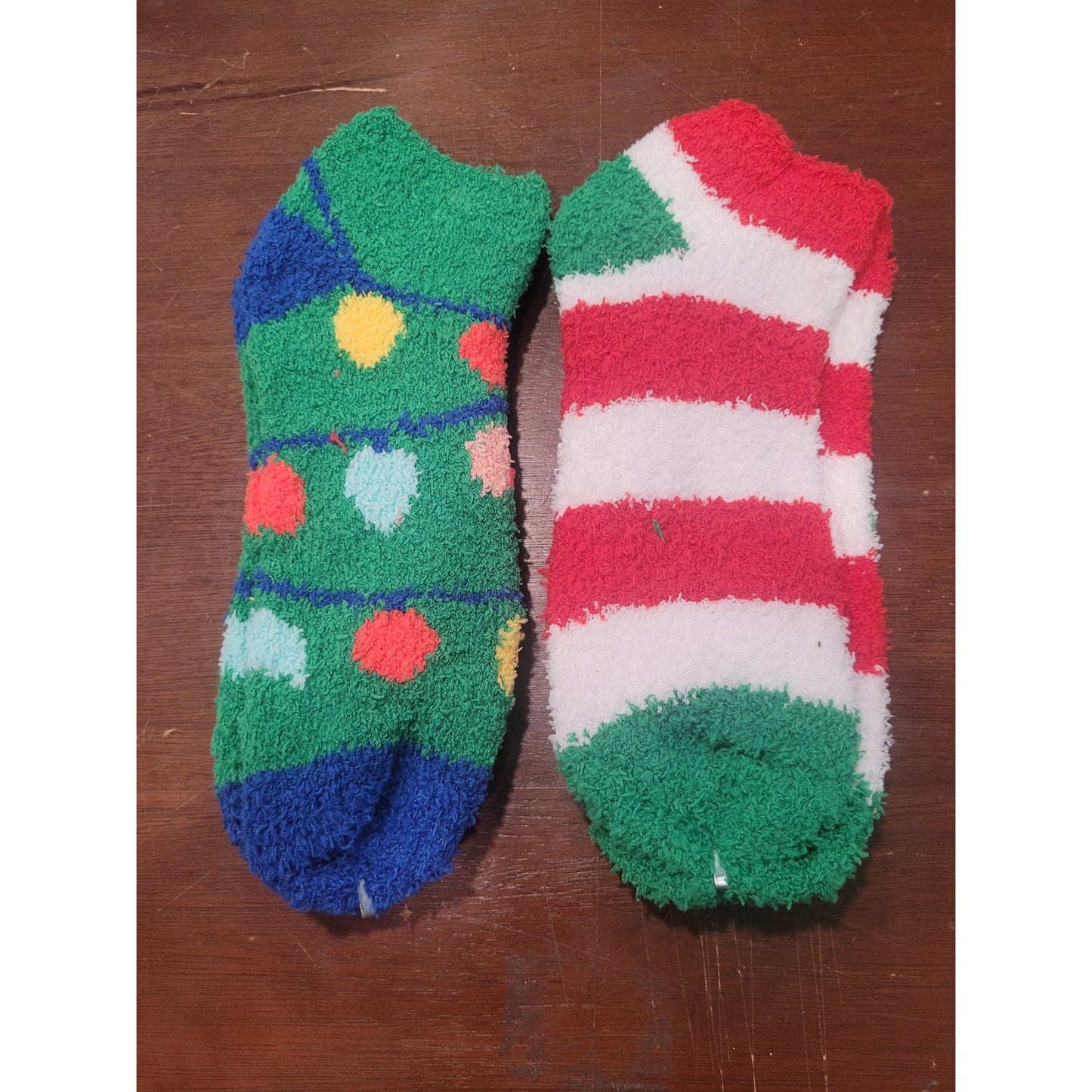 4-Pack Cozy Terrycloth Holiday Socks for Adults – One Size