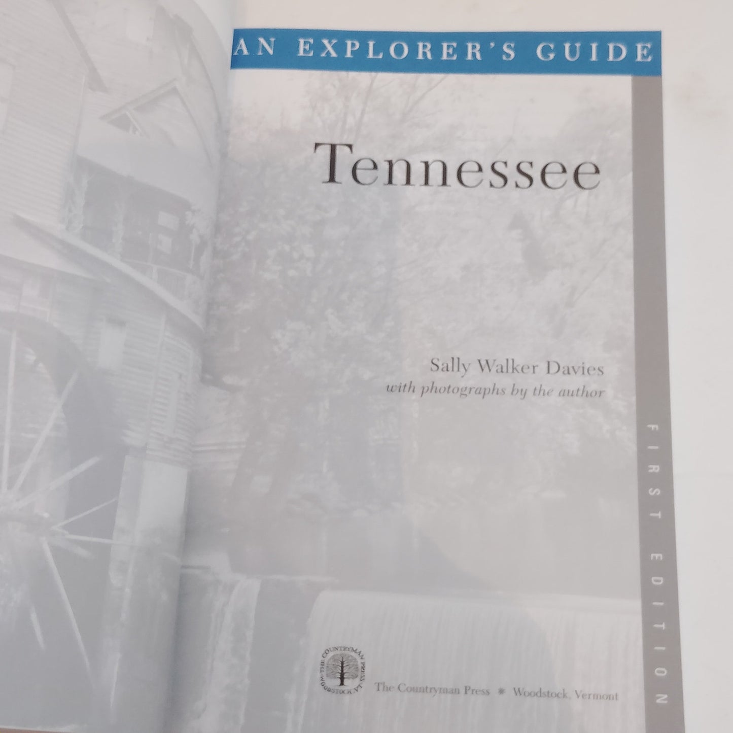 An Explorer's Guide Tennessee - Sally Walker Davies 1st Edition Paperback