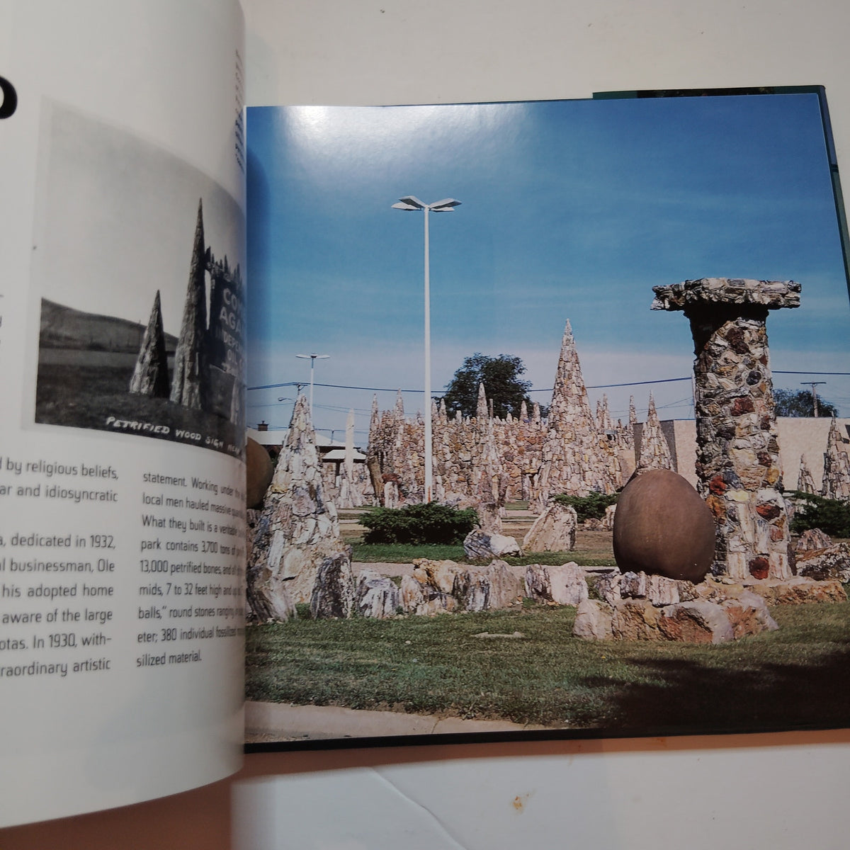 Run Along the Road American Tourist Attractions 1998 Hardcover - LN - One Owner