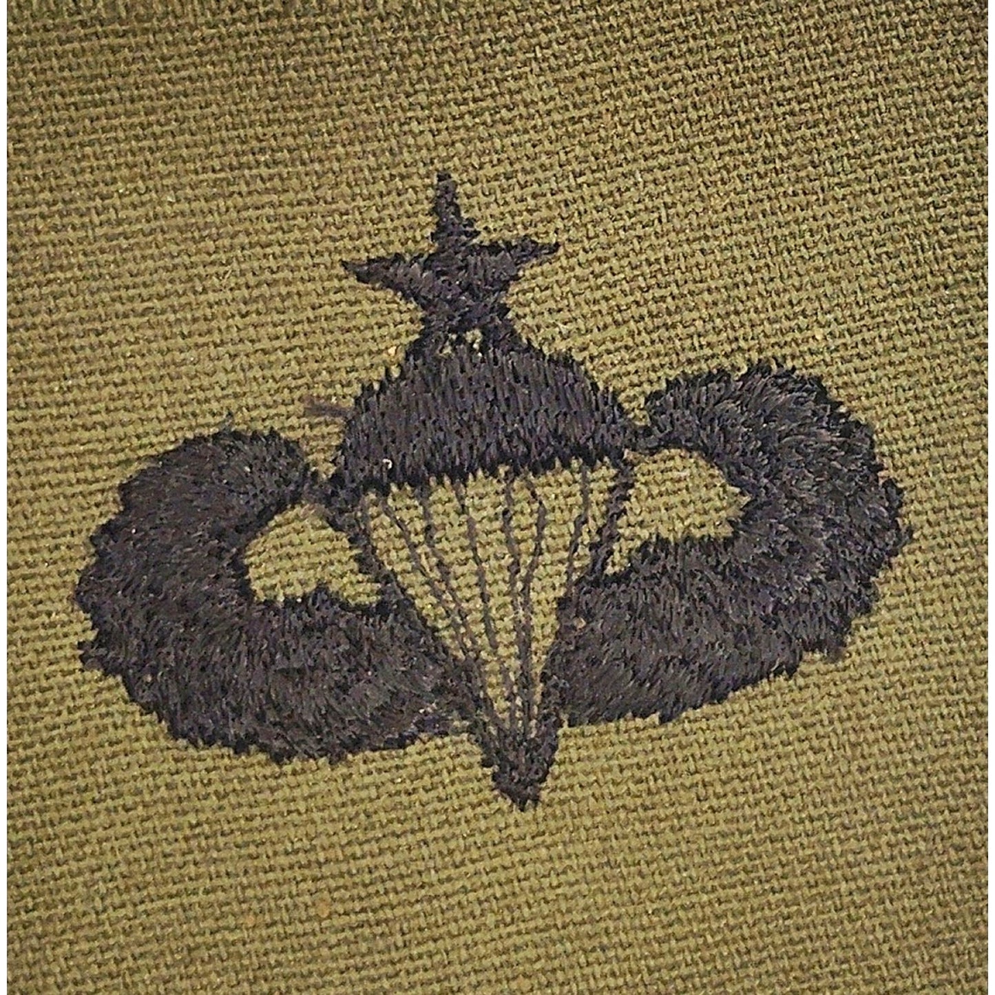 US Army Senior Parachutist Badge Patch Subdued ODG 2‑1/2" × 2" BDU Sew‑On NOS