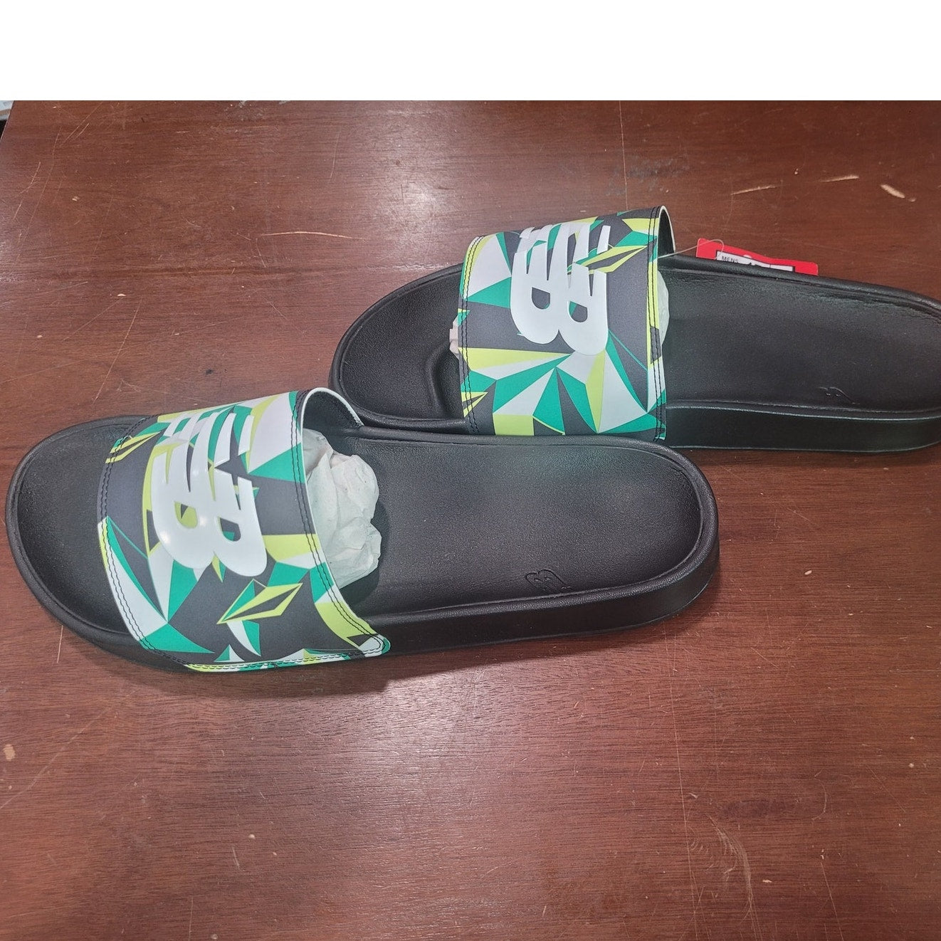 New Balance DynaSoft 200 V2 Slide, Black/Thirty Watt Unisex M17/W19 Sport Sandal