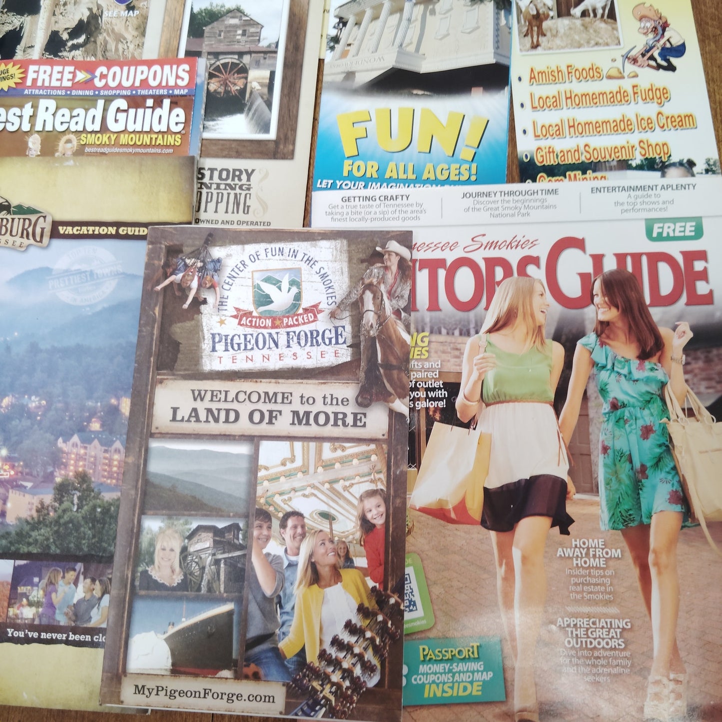 Sevierville TN 2013 Vacation Planner & Tourist Brochures Ephemera Lot Smoky Mtn