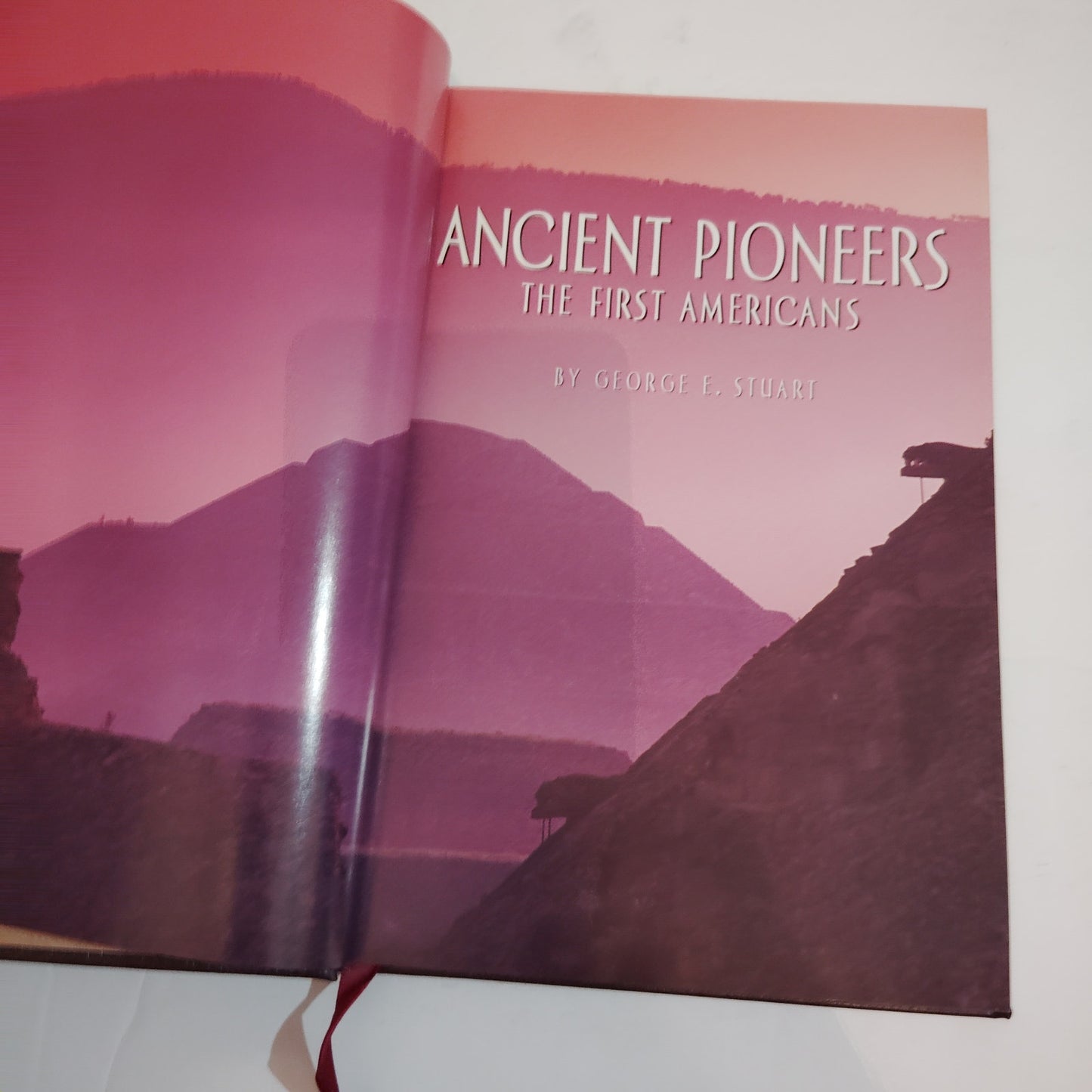 Ancient Pioneers: The First Americans by George E. Stuart -VTG National Geo 2001
