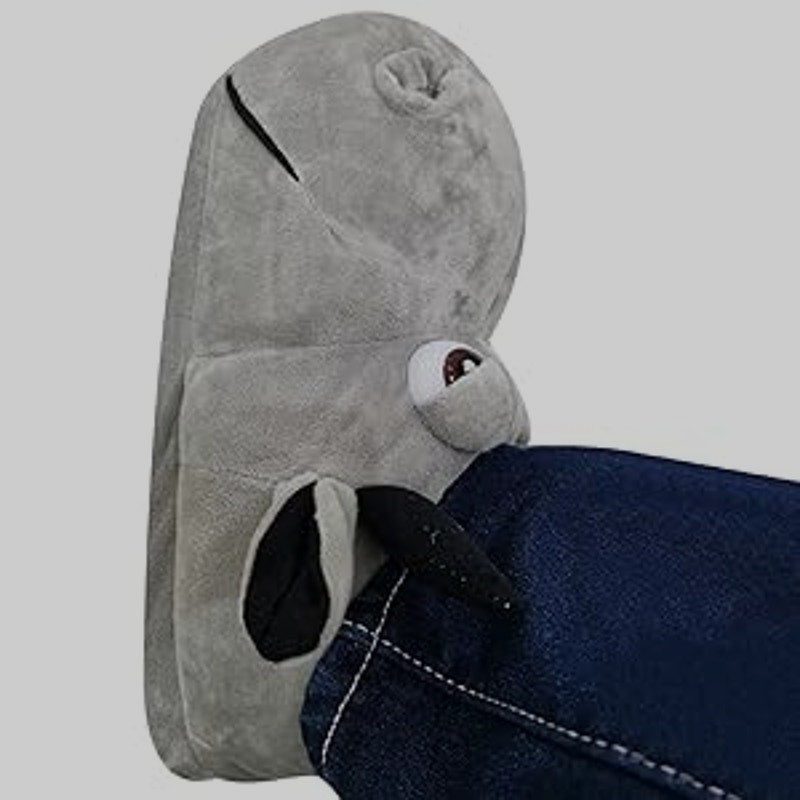 Gray Cow Slippers – Plush Cattle Design – M 8‑10 / W 9‑11 – Novelty Indoor Shoes