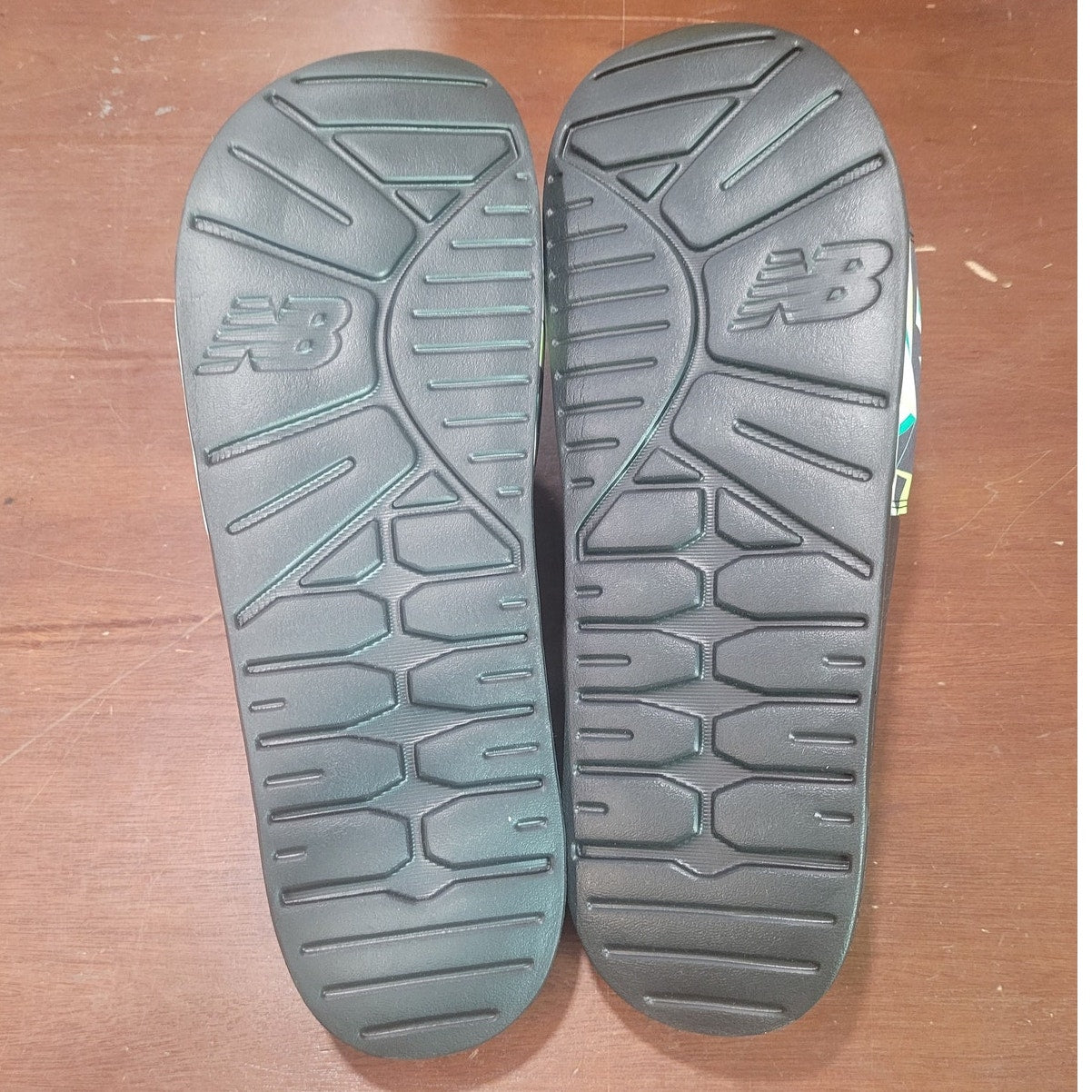 New Balance DynaSoft 200 V2 Slide, Black/Thirty Watt Unisex M17/W19 Sport Sandal