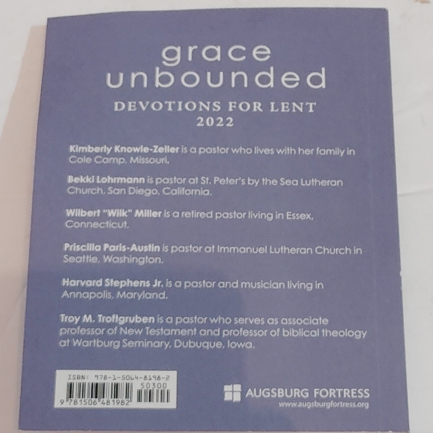 Grace Unbounded: Devotions for Lent 2022 - Softcover - Augsburg Fortress