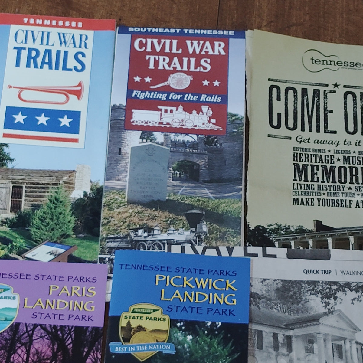 Tennessee Ephemera - Mom AM 0111 Collection: Brochures & Newspaper Clipping